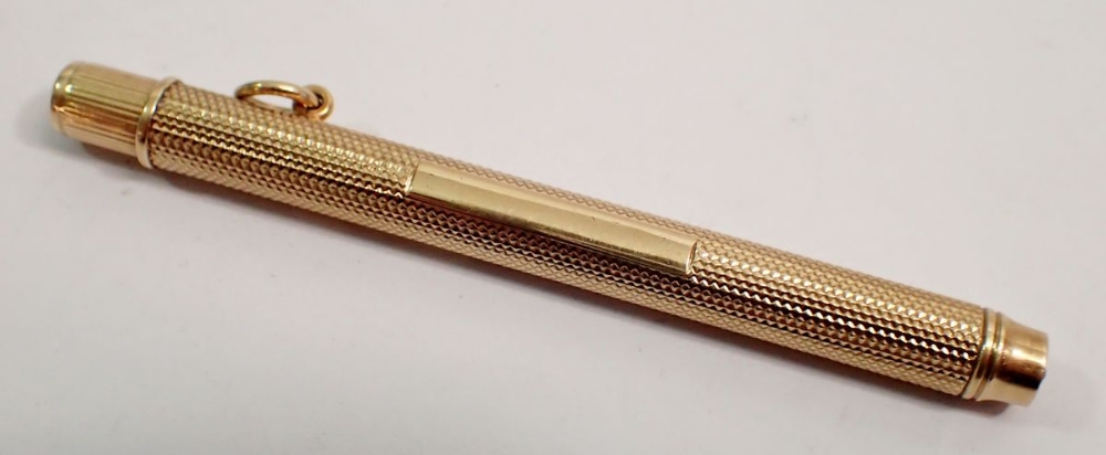 A 9 carat gold Sampson & Mordan propelling pencil with engine turned decoration, London 1920, 8.5cm - Image 3 of 3