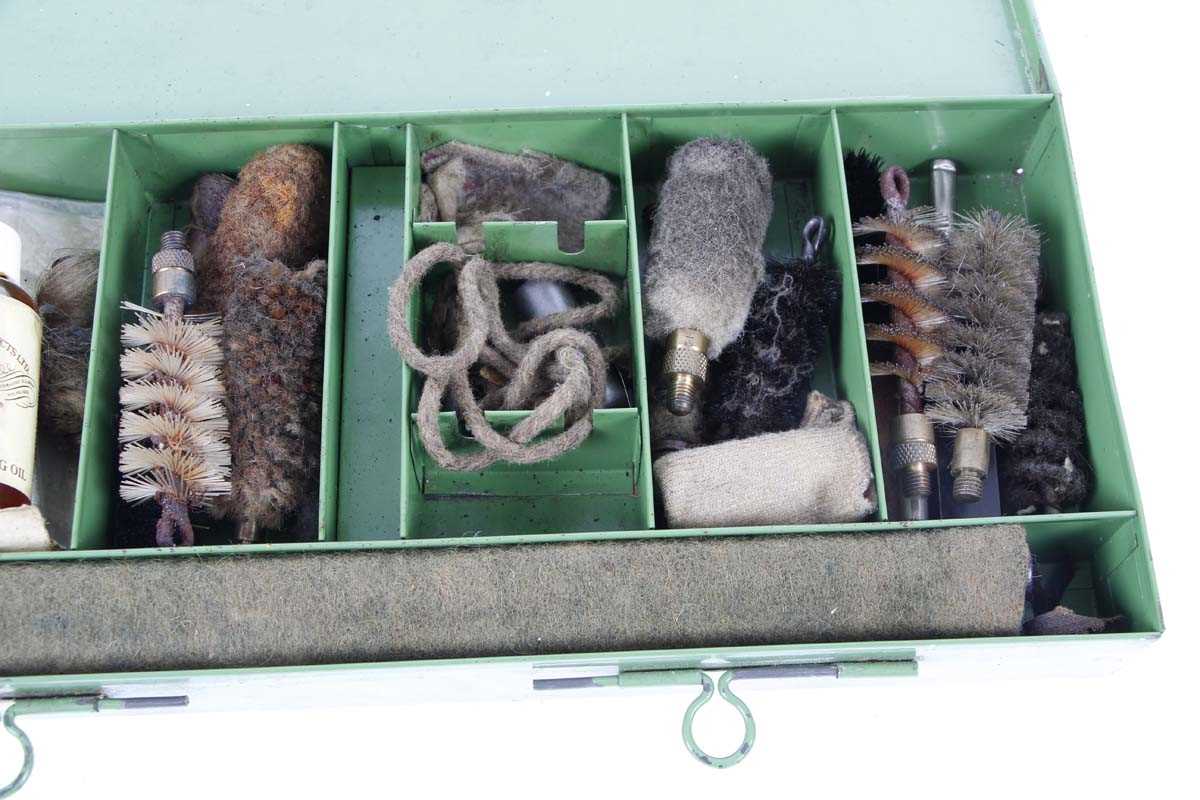 A Parker Hale 'Safari' cleaning tin with various brush head and 3-part cleaning rod - Image 3 of 4