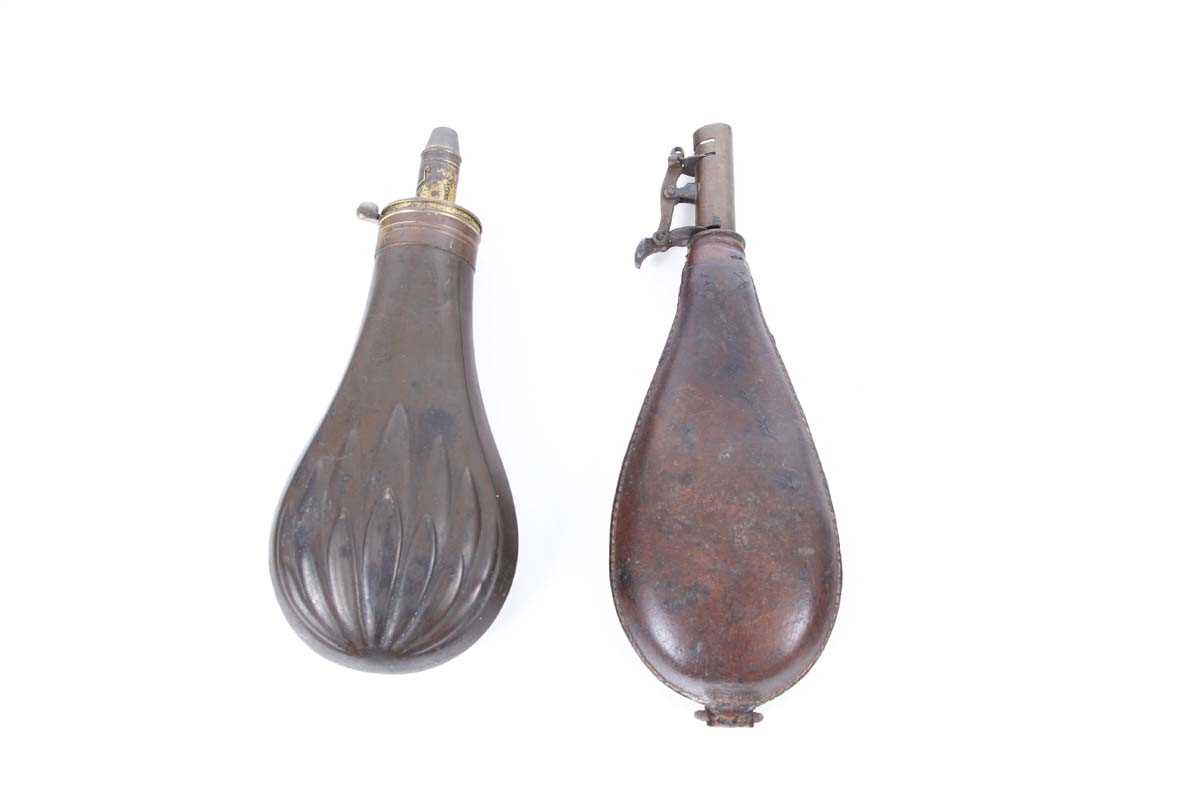 Copper and brass powder flask stamped P. Frith Patent, together with a leather shot flask (2) - Image 2 of 2