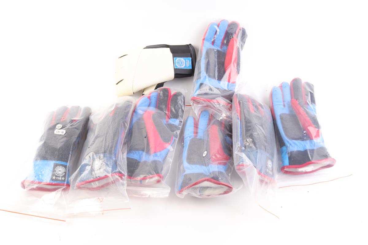 4 x Anschutz 110 right-hand target gloves (size S-L) and 3 x left-hand (size XS)