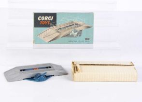 Corgi Toys 1401 Elevating Service Ramp,