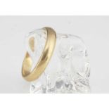 An 18ct gold wedding band ring,