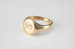 A 9ct gold gentleman's signet ring,