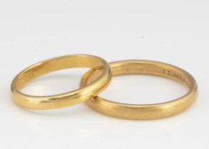 Two 22ct gold wedding bands,