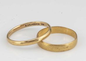 Two 22ct gold wedding bands,