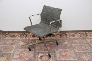 After Charles & Ray Eames an Ea-108 Hopsak office swivel chair,