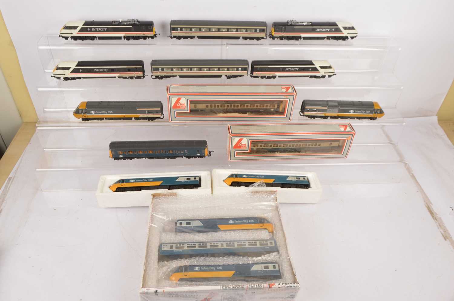 Hornby Diesel and electric locomotives coaches with Lima carriages 00 gauge (16),