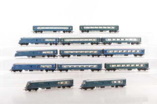 Tri-ang 00 gauge Midland Pullman Locomotives and coaches in blue/white (13),