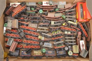Tri-ang Hornby 00 gauge four wheel open and container wagons (71),