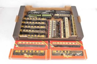 Hornby Tri-ang Locomotive and coaches 00 gauge (17),