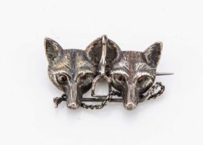 An Edwadian double fox head brooch,