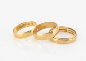 Three 22ct gold wedding bands,