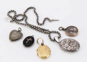 A collection of early 20th century lockets,