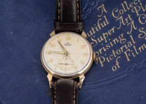 A 1950s Smiths De Luxe manual wind 9ct gold cased wristwatch,