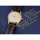 A 1950s Smiths De Luxe manual wind 9ct gold cased wristwatch,