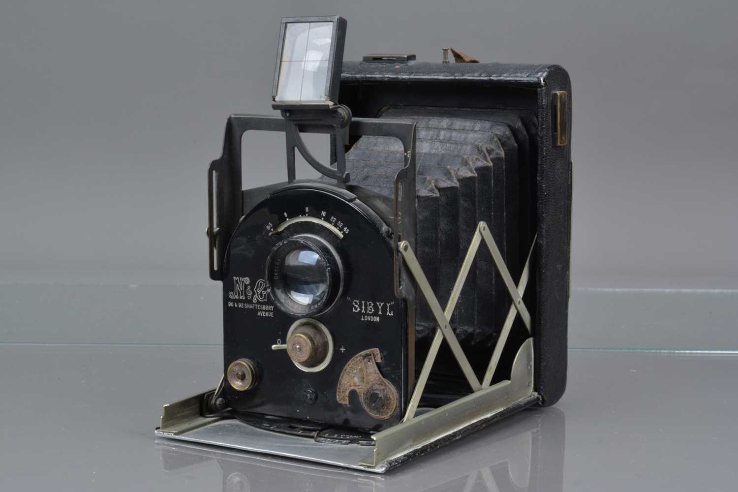 A Newman & Gaurdia Sibyl 3¼ x 4¼ Camera,