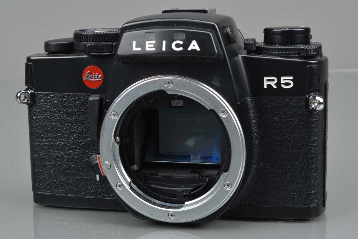 A Leitz Wetzlar Leica R5 SLR Camera, - Image 3 of 5