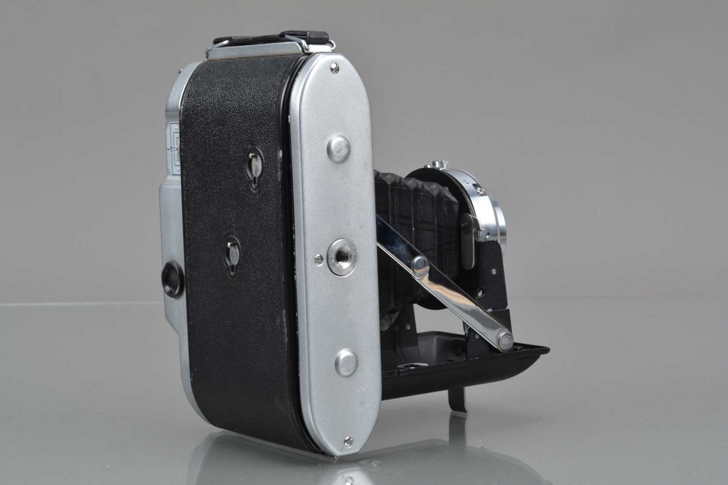 An Ensign Autorange 820 Camera, - Image 2 of 3