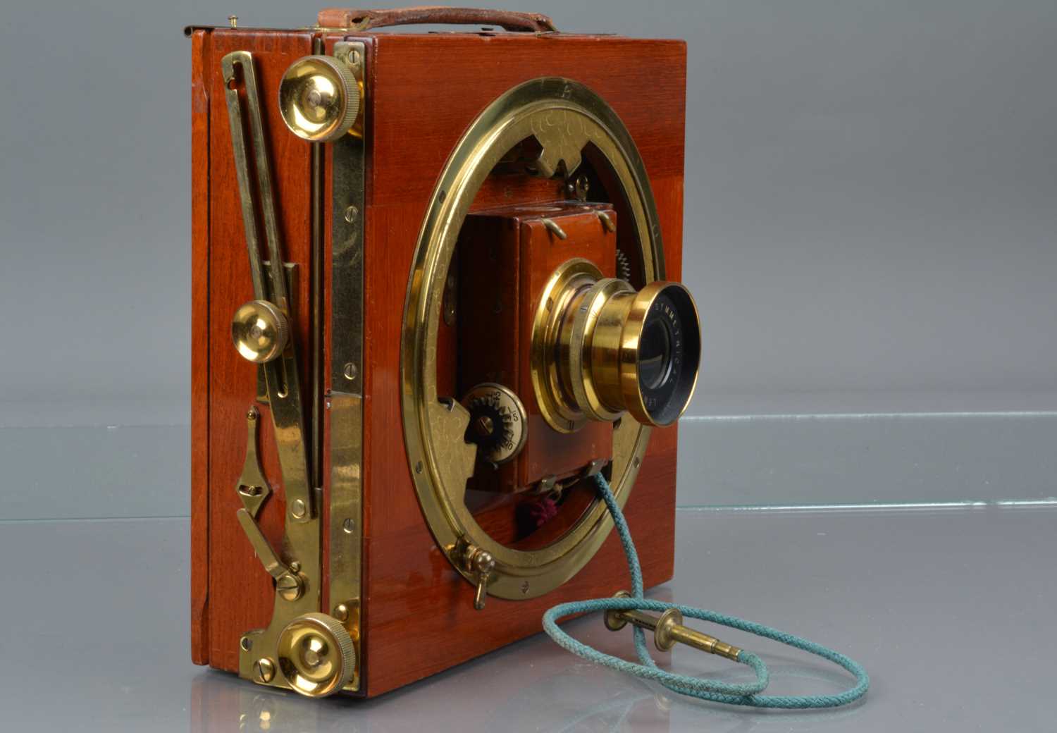 A Thornton Pickard Victo Triple Extension Half Plate Mahogany and Brass Camera, - Bild 3 aus 3