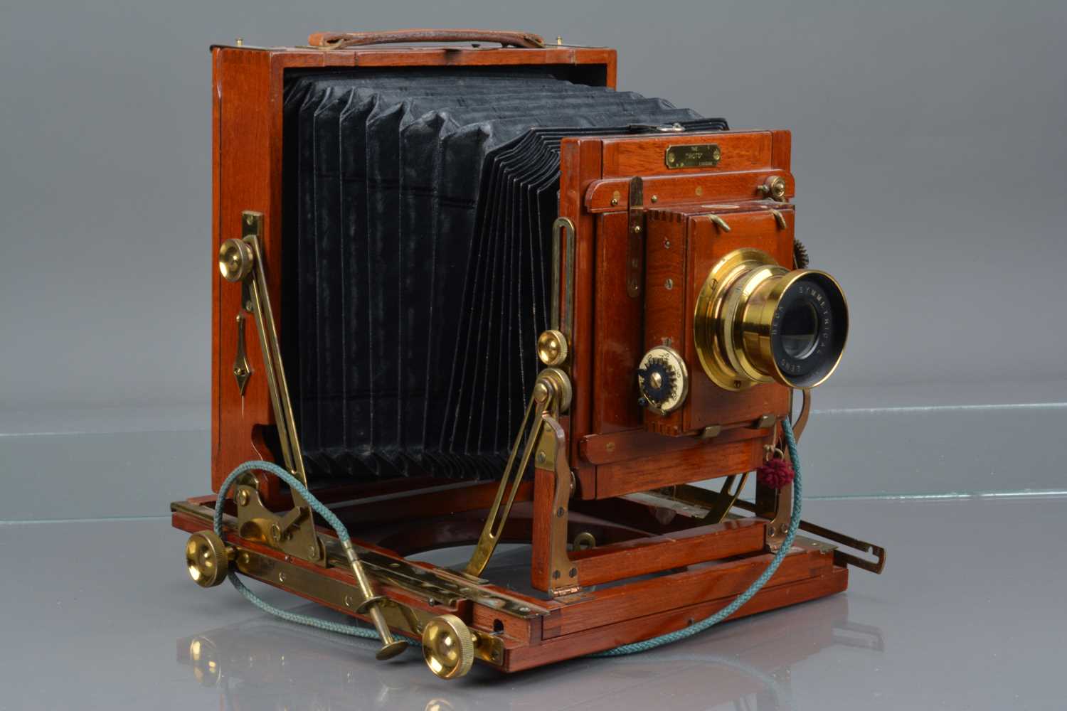 A Thornton Pickard Victo Triple Extension Half Plate Mahogany and Brass Camera,