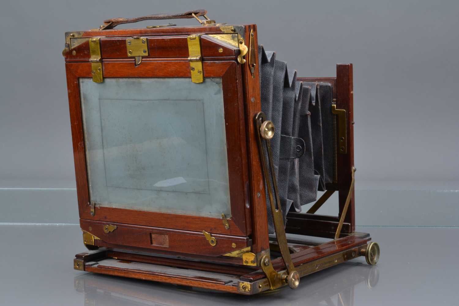 A Mahogany and Brass Half Plate Camera - Image 2 of 3