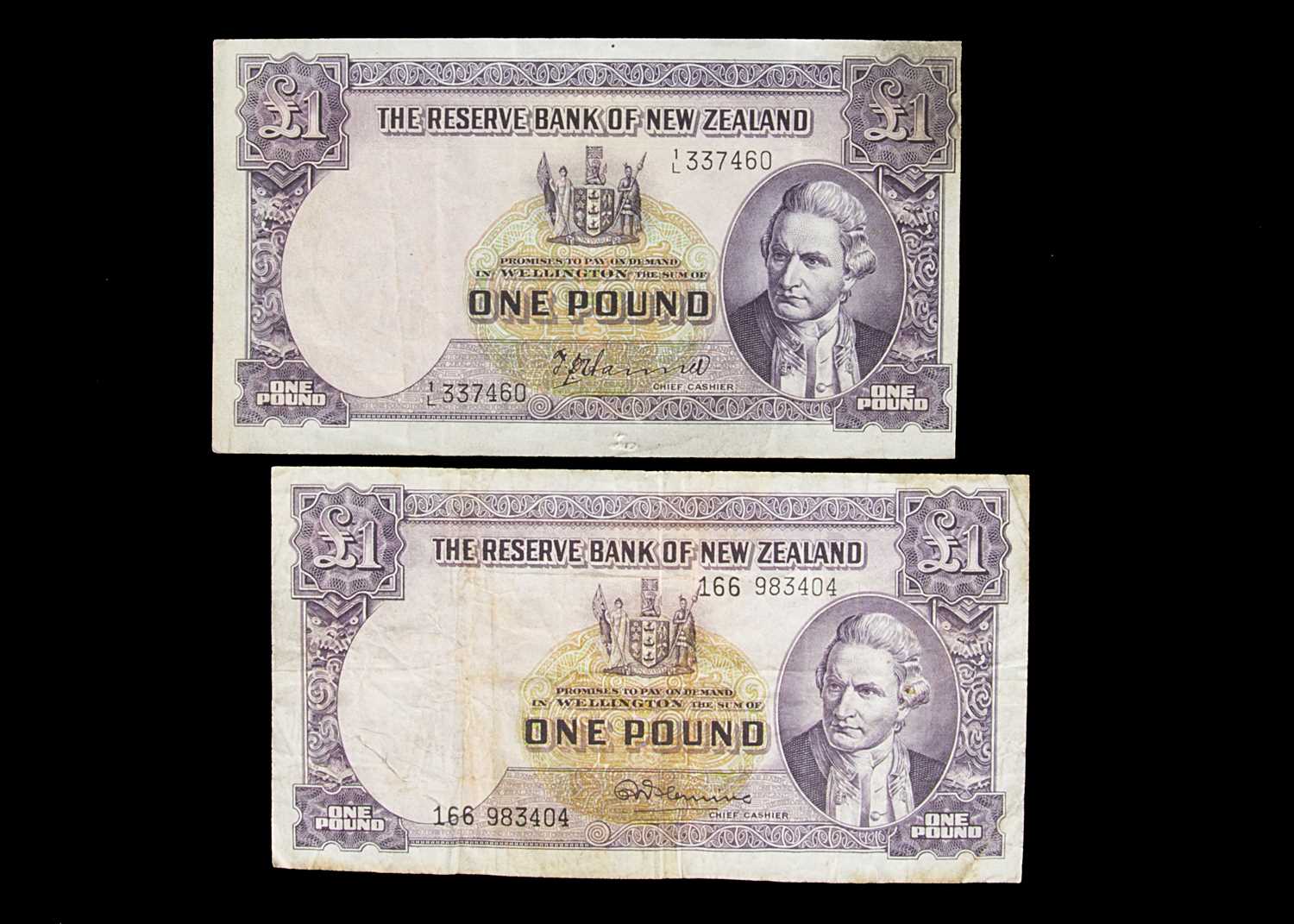Pair of New Zealand 1 Pound notes,