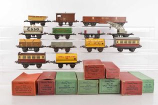 Hornby 0 Gauge post war boxed and unboxed Goods and Passenger Rolling Stock (21),