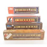 Lima 0 Gauge BR blood and custard Brake/2nd Corridor Coaches (4),