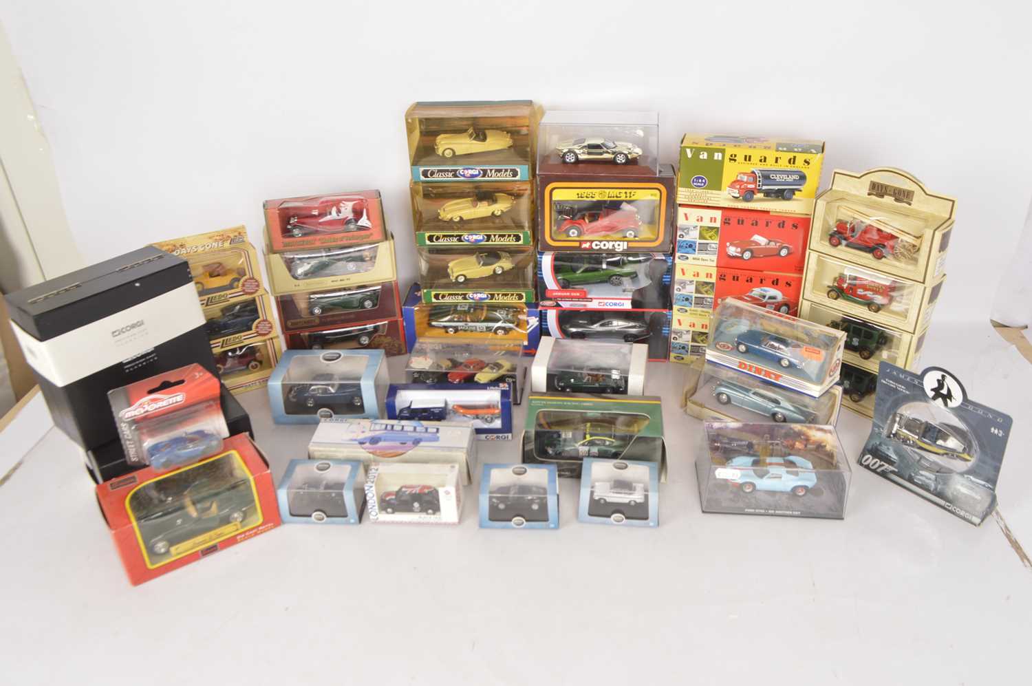 Modern Diecast Vehicles (41),