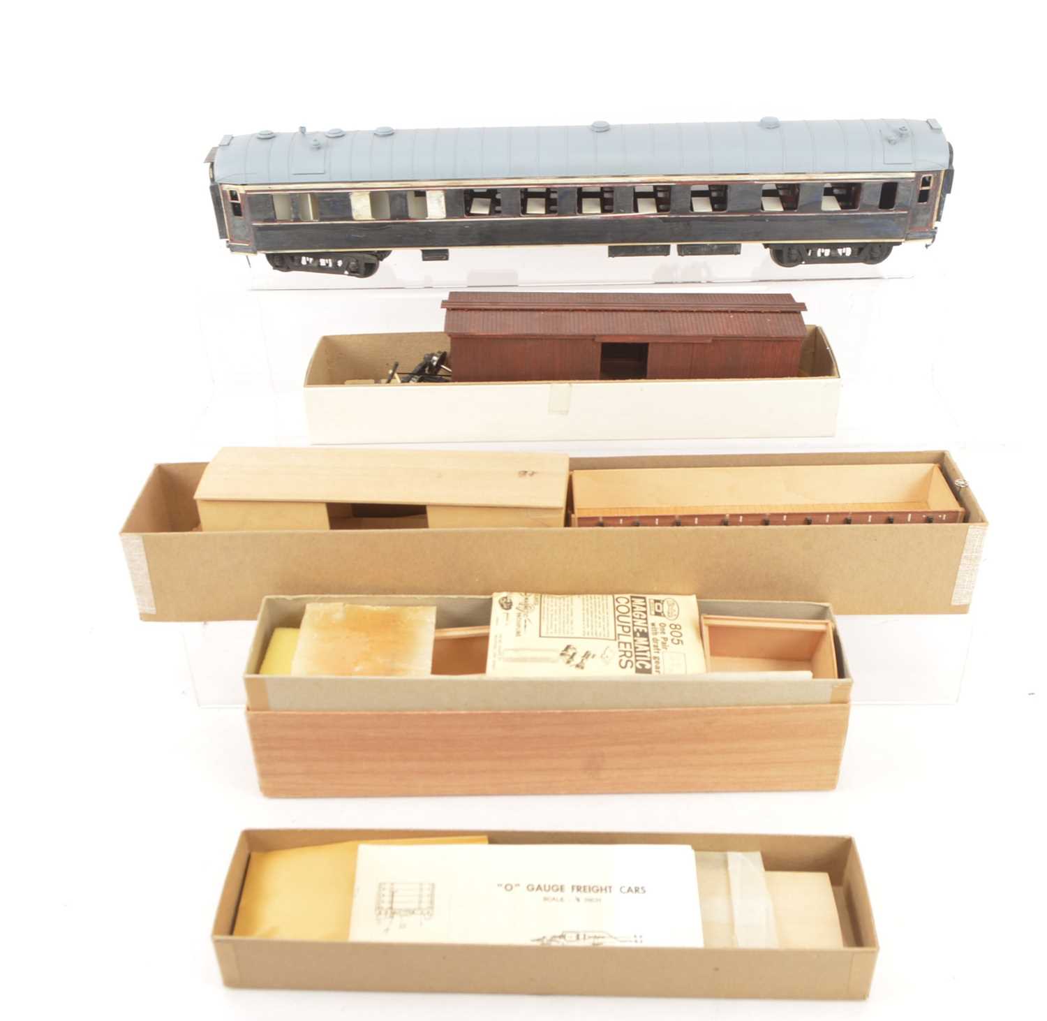 US Outline 0 Gauge part built coach kit and various part made items of Rolling stock and quantity of - Image 2 of 2