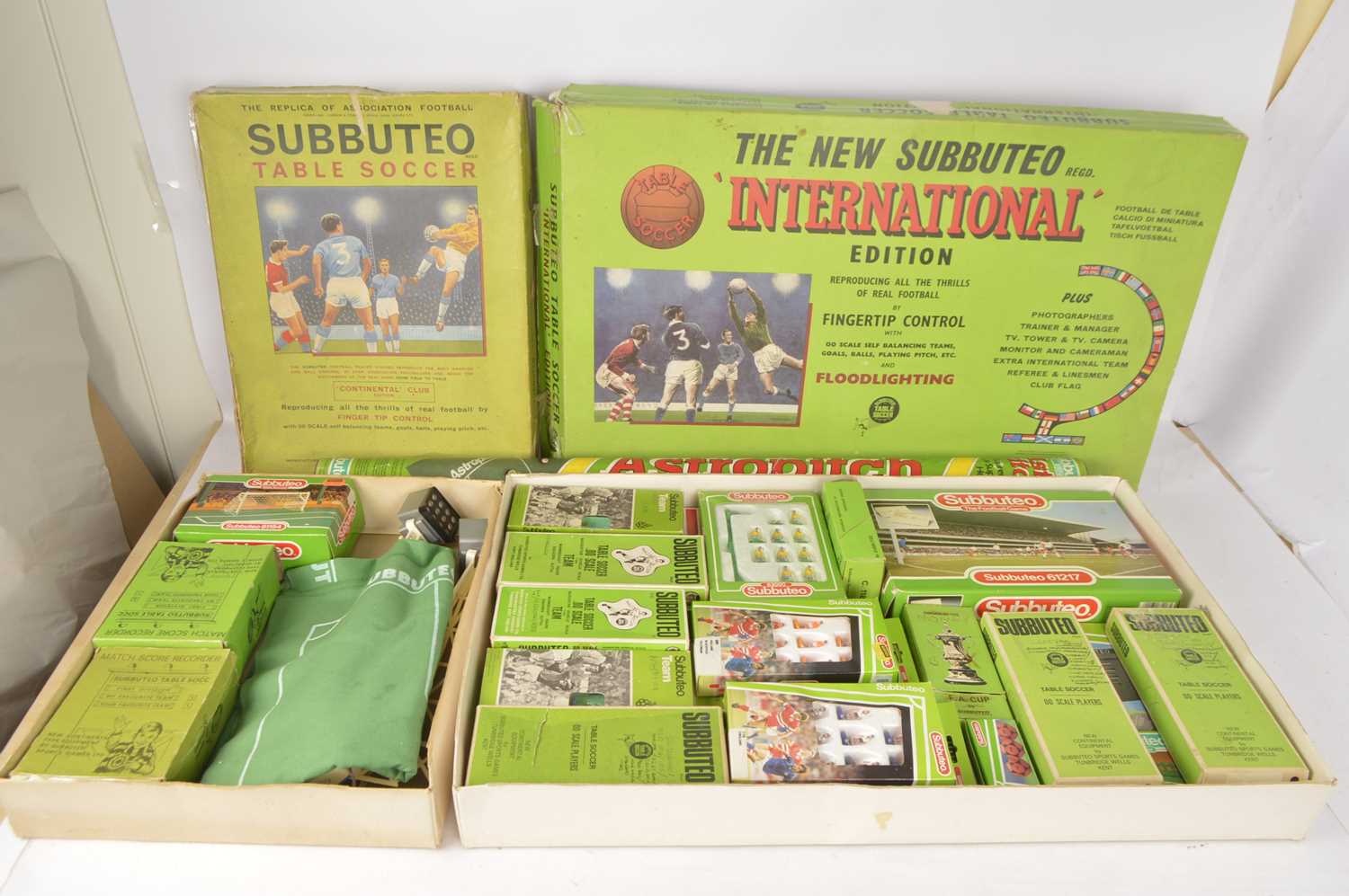 Subbuteo Football Teams and additional items (qty),