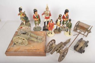 Loose Military figures guns and howitzers (11),