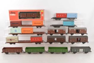 Lima 0 Gauge Freightliner Container wagons Ferry Vans and continental Gondola bogie wagons, (14)