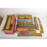 Hornby 0 gauge Stations and additional Platforms and Fencing (qty),