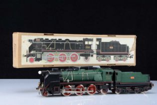 1980's boxed Paya 0 Gauge green Continental style 2-6-2 Locomotive and bogie Tender,