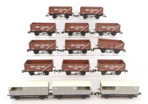 Lima 0 Gauge North Thames Gas Open wagons and GWR Brake Vans (14),