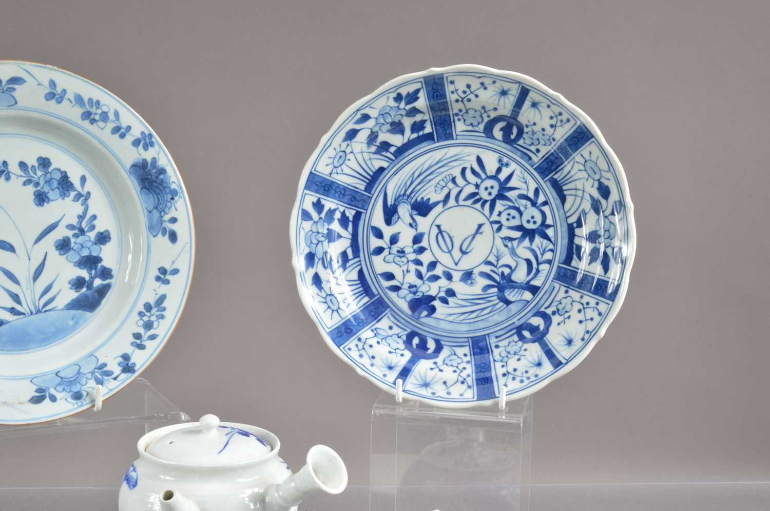 A collection of Chinese & Japanese blue and white and famille rose porcelain items, - Image 4 of 11