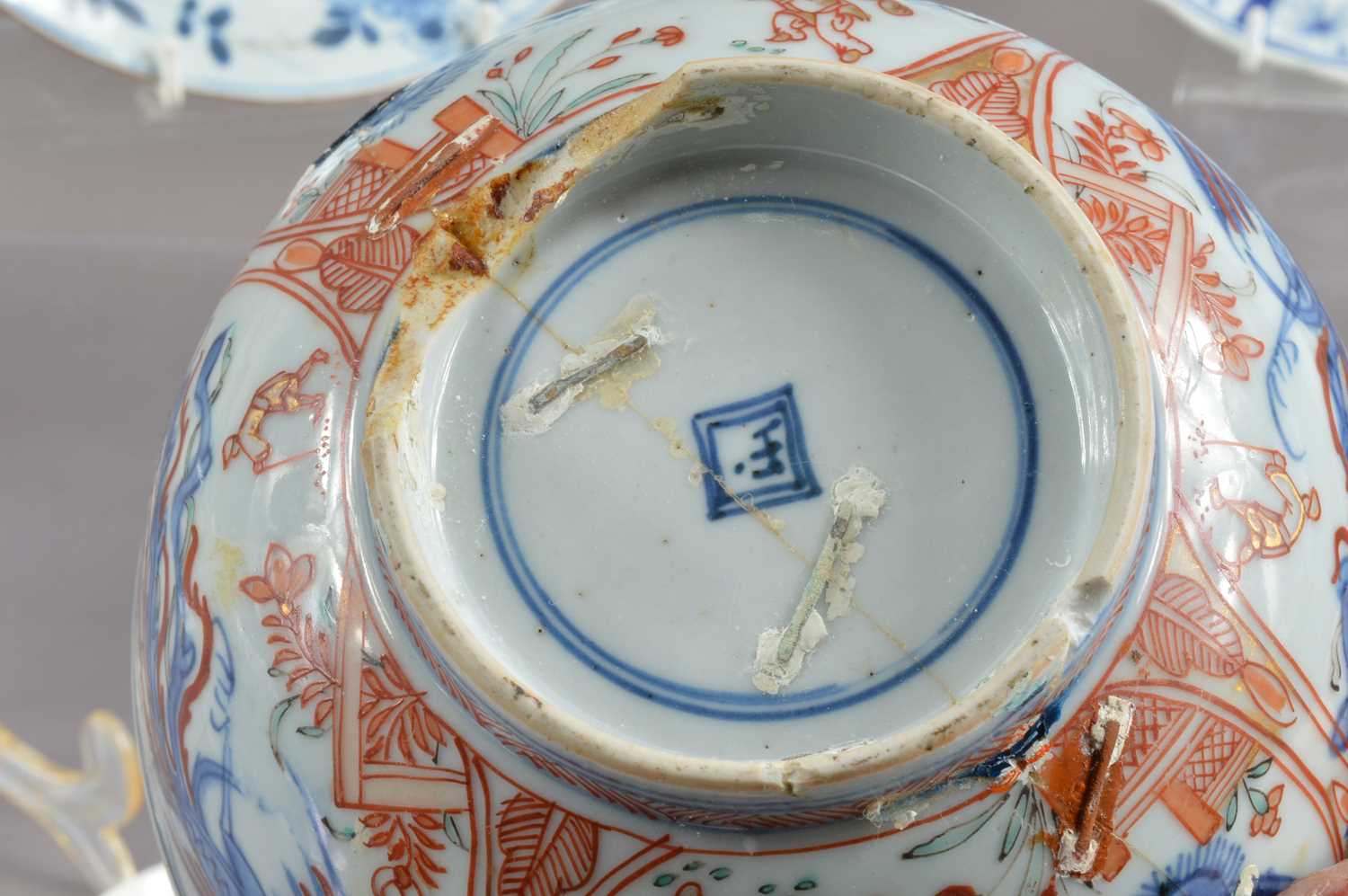 A collection of Chinese & Japanese blue and white and famille rose porcelain items, - Image 7 of 11