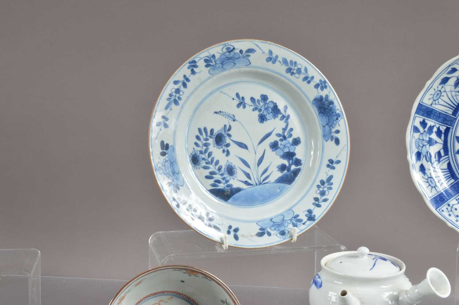 A collection of Chinese & Japanese blue and white and famille rose porcelain items, - Image 5 of 11