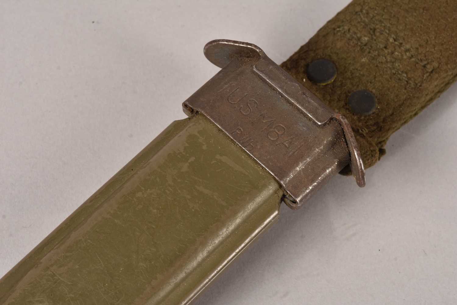 A WWII US M3 Fighting Dagger by Imperial, - Image 4 of 4