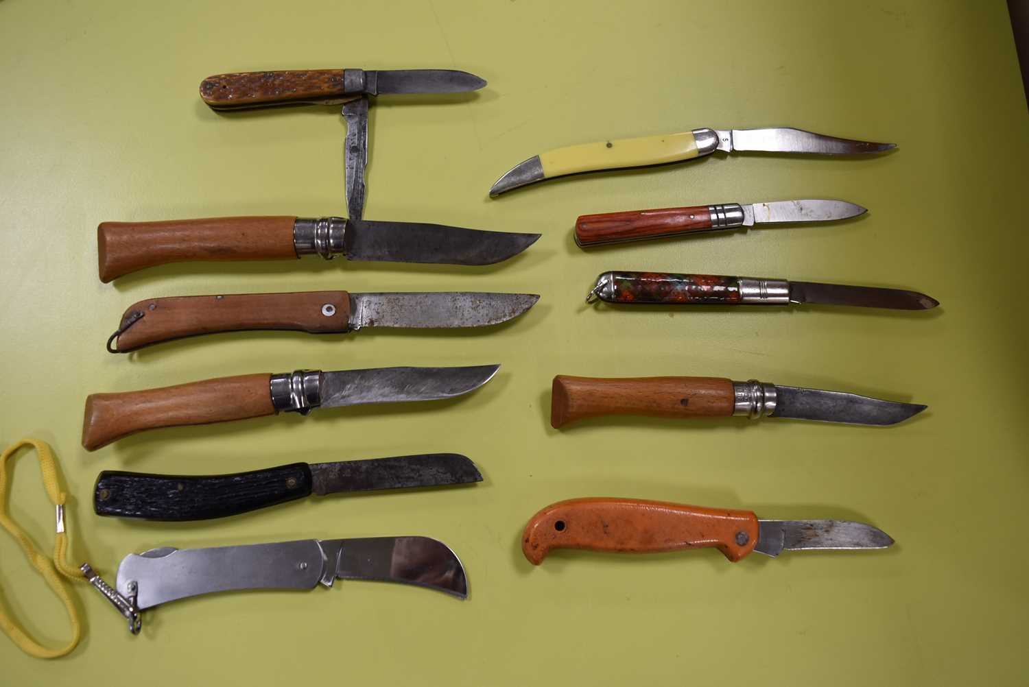 A large collection of penknife and other knives, - Image 14 of 14