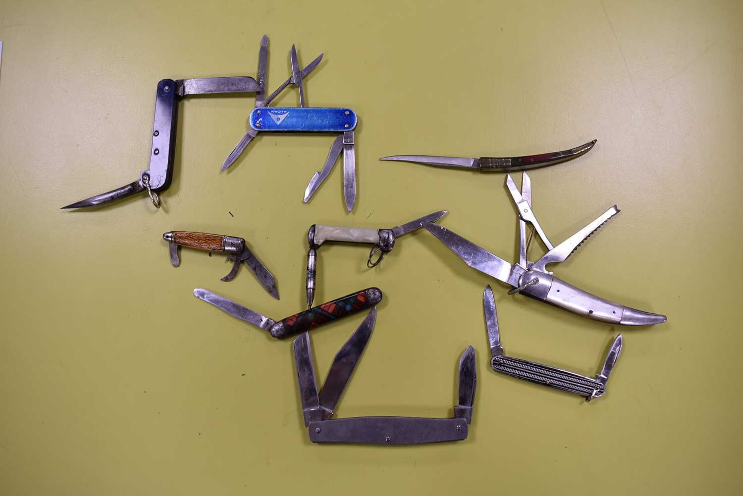 A large collection of penknife and other knives, - Image 6 of 14