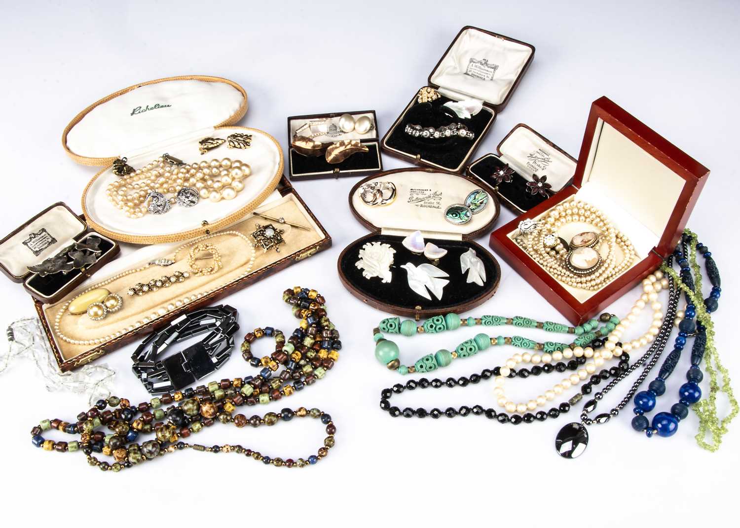 A collection of costume jewellery,