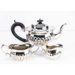A George V silver three piece tea set R.O,