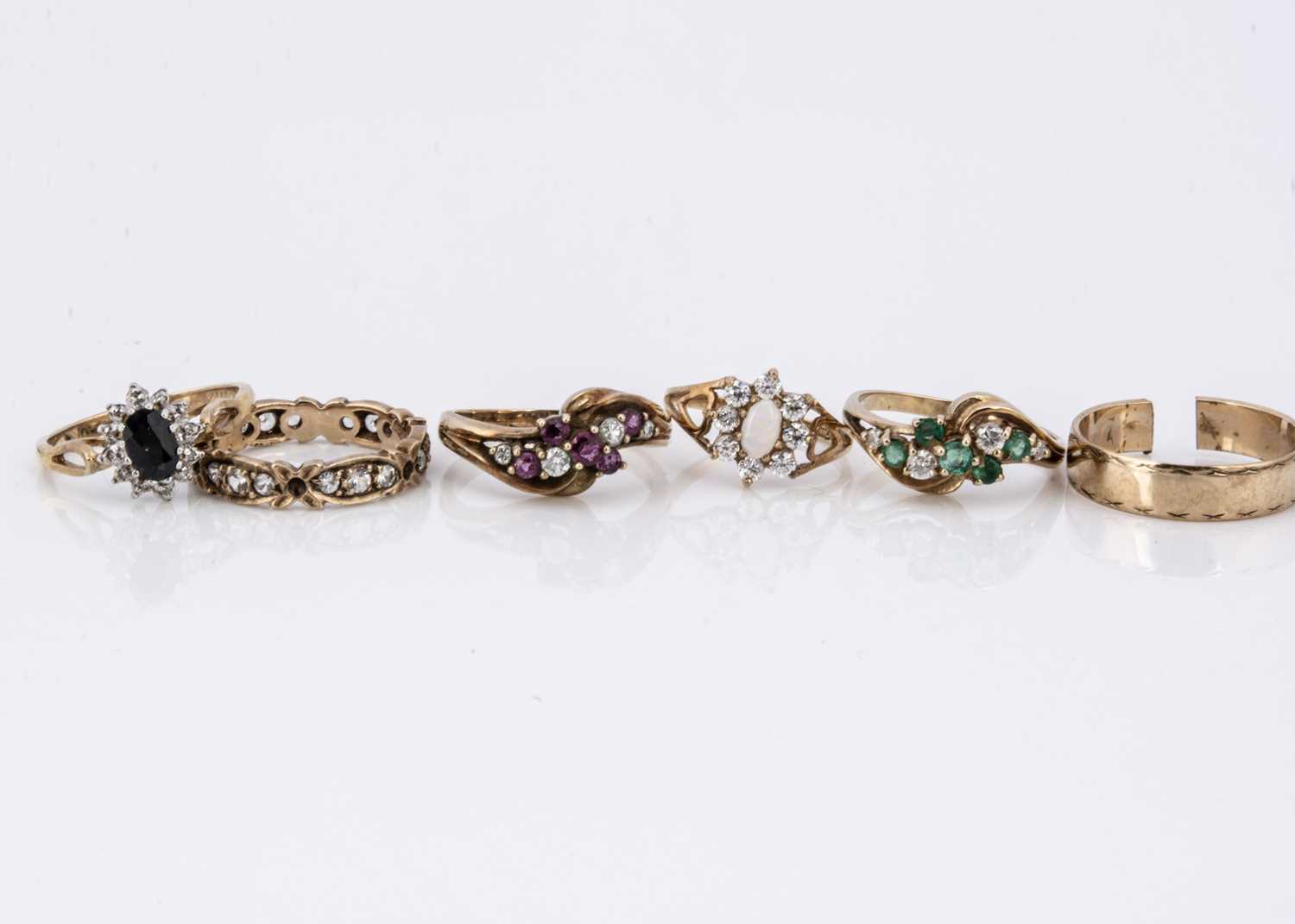 Six 9ct gold dress rings,