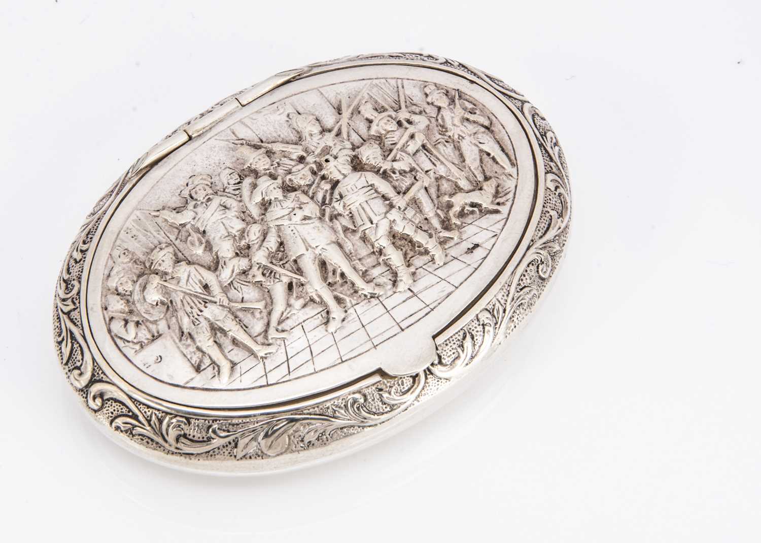 An early 20th century continental snuff box,