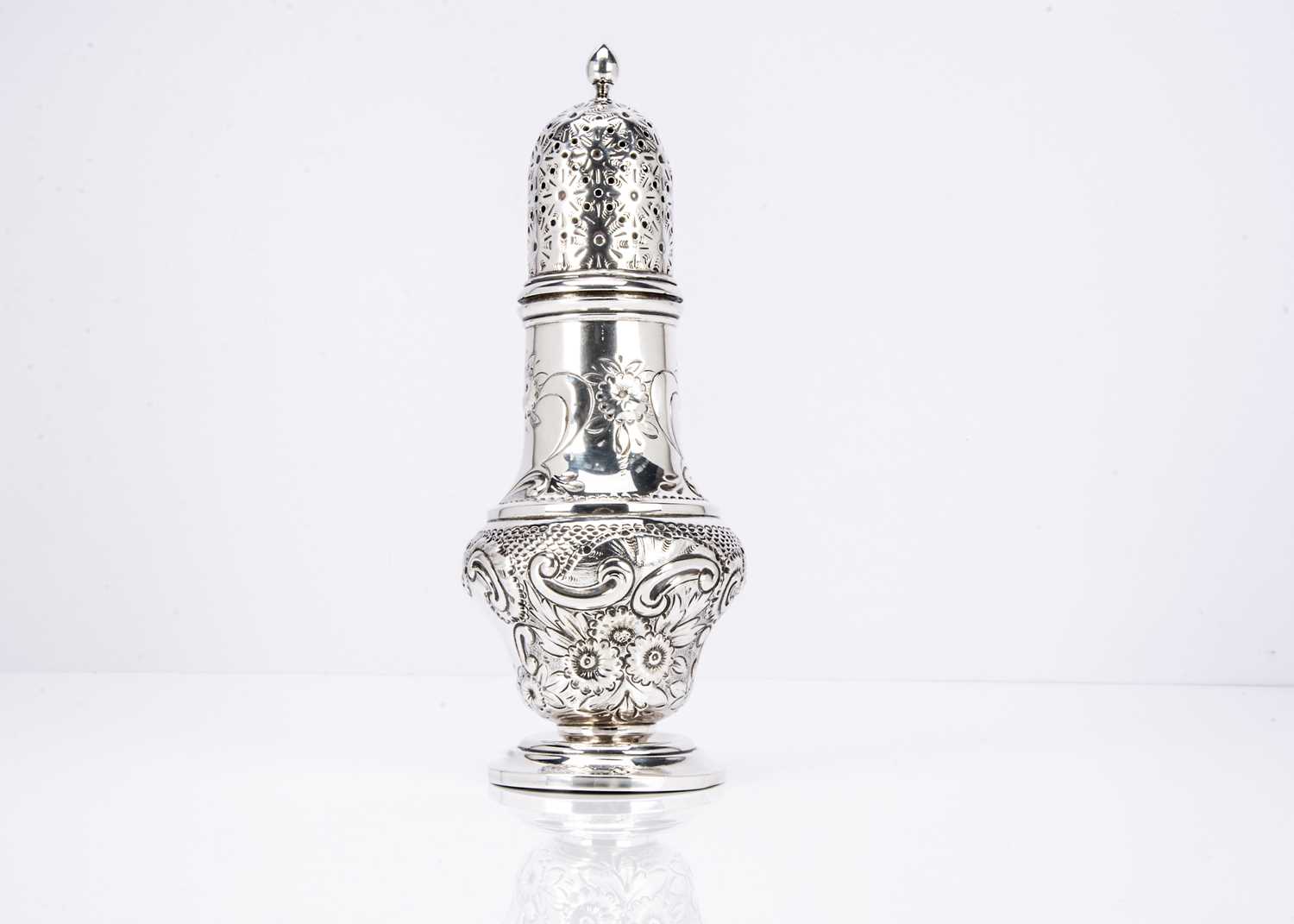 An Edwardian silver sugar sifter,