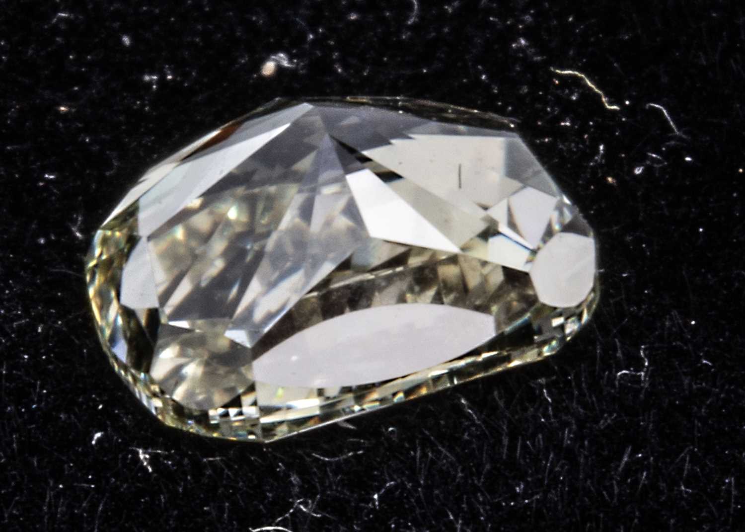 A GIA certificated 'Fancy colour' loose diamond, - Image 2 of 2
