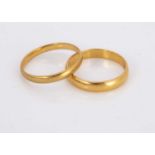 Two 22ct gold wedding bands,