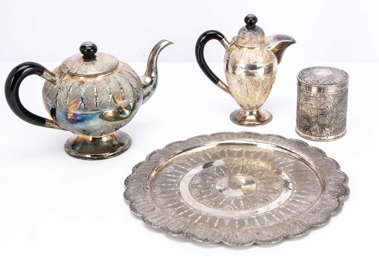 Four vintage Far Eastern items,